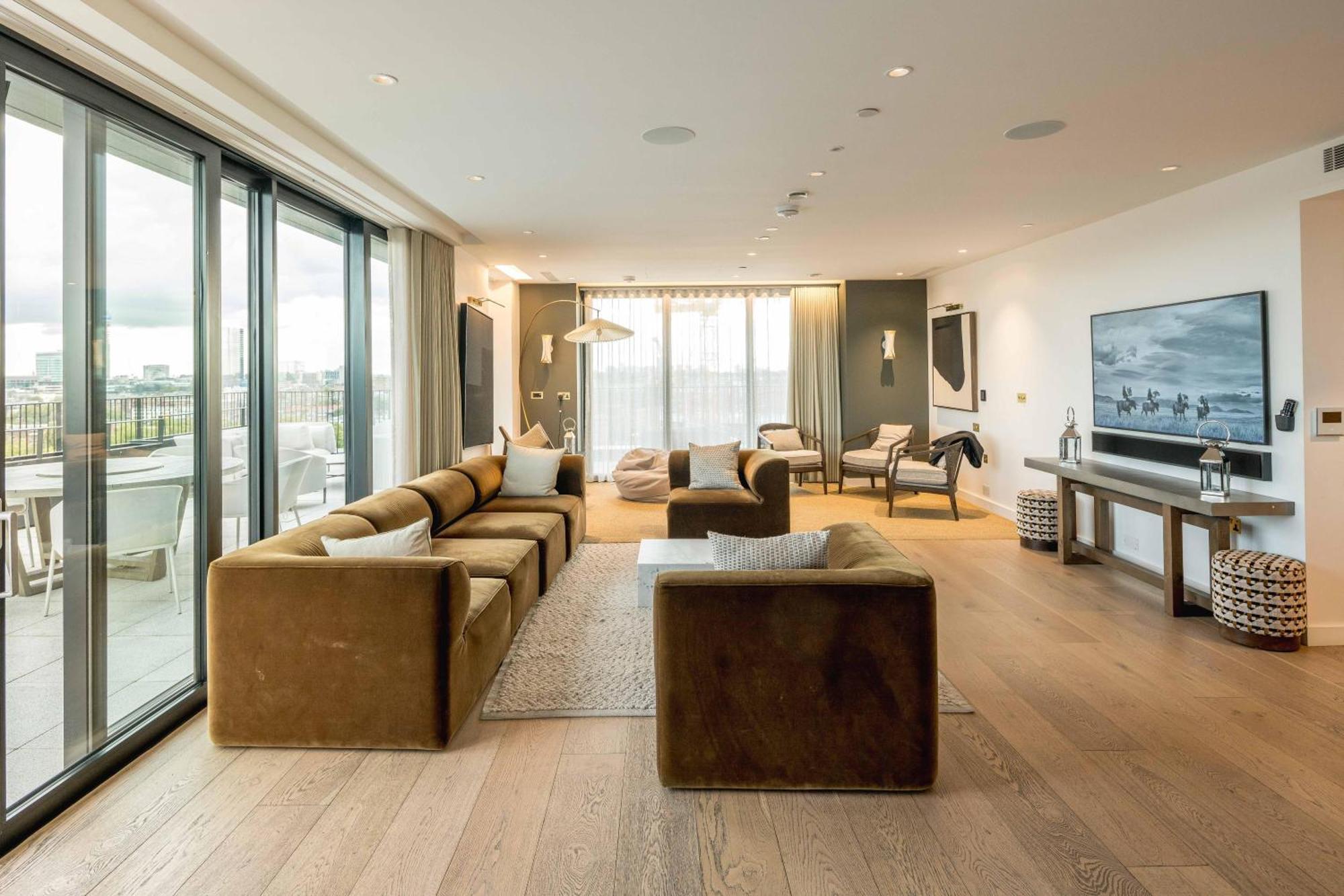 Sunrise View Luxury With Balcony And Elevator Appartamento Londra